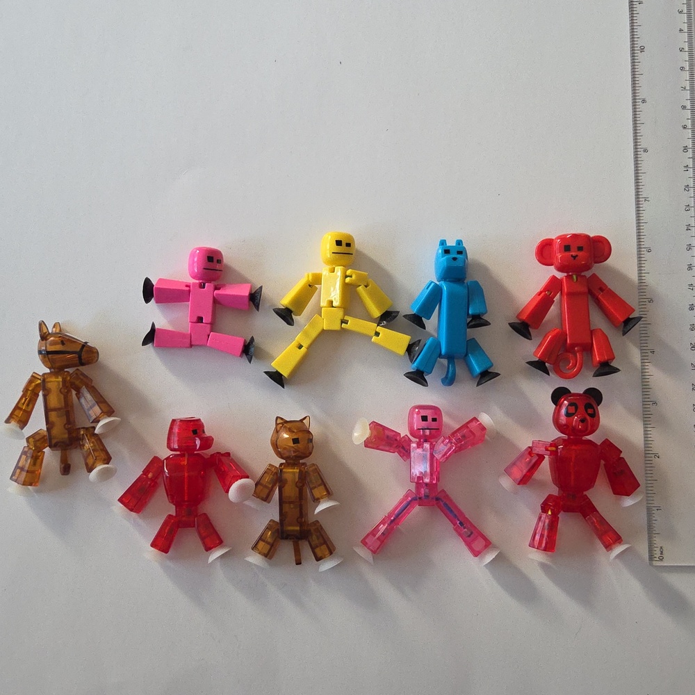 Stikbots Stop Motion Characters Set Of 9 - 5 Translucent